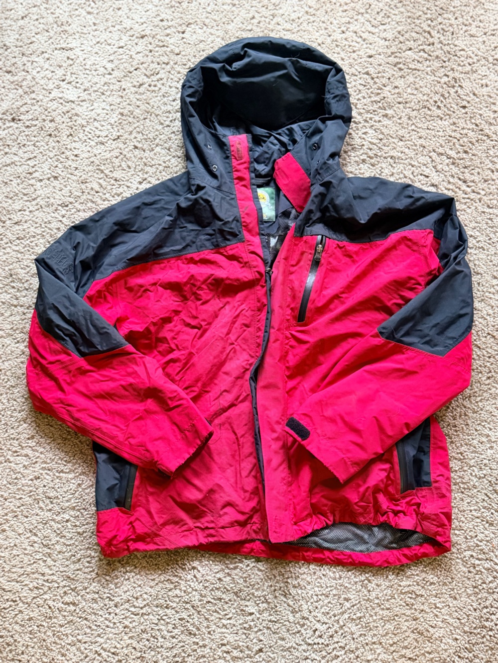 Cabela’s Dry-Plus Black & Red Hooded Ski Snow Jacket